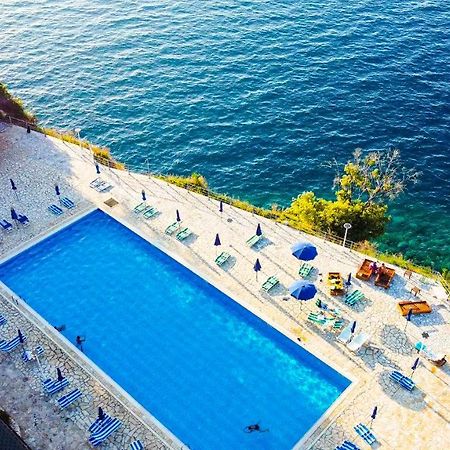 Villa Amos At Aquamarine Residence Влёра Экстерьер фото
