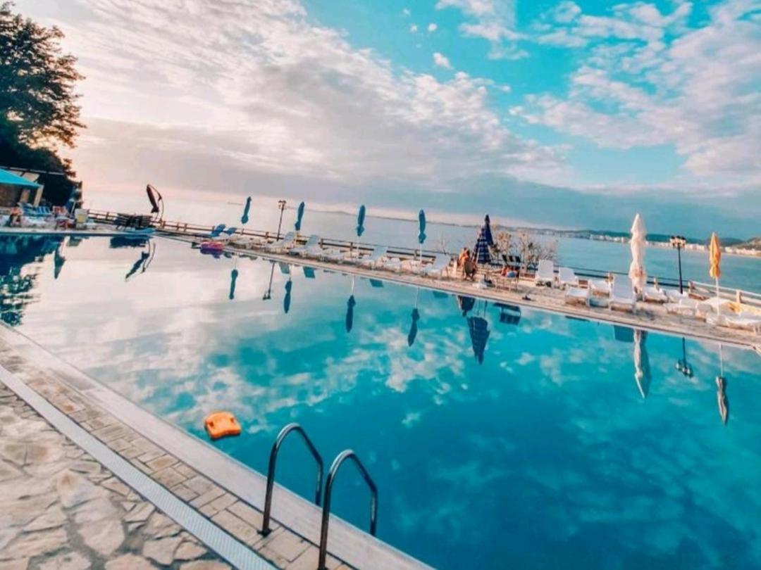 Villa Amos At Aquamarine Residence Влёра Экстерьер фото