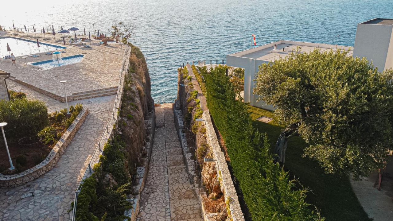 Villa Amos At Aquamarine Residence Влёра Экстерьер фото